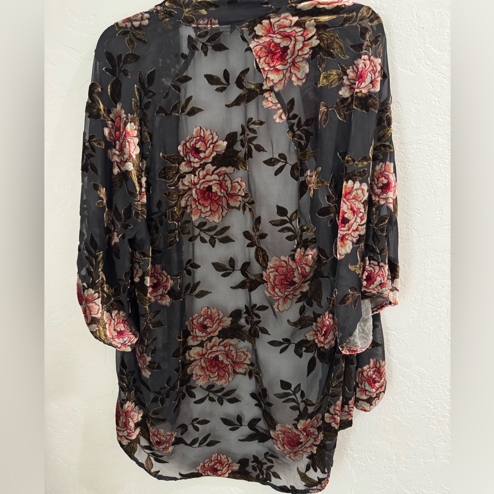 American Eagle Outfitters Black Velvet Kimono with Floral Pattern size XS/S - Picture 7 of 7